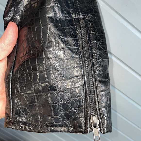 ModCloth black vegan alligator leather moto rock jacket - Picture 4 of 7